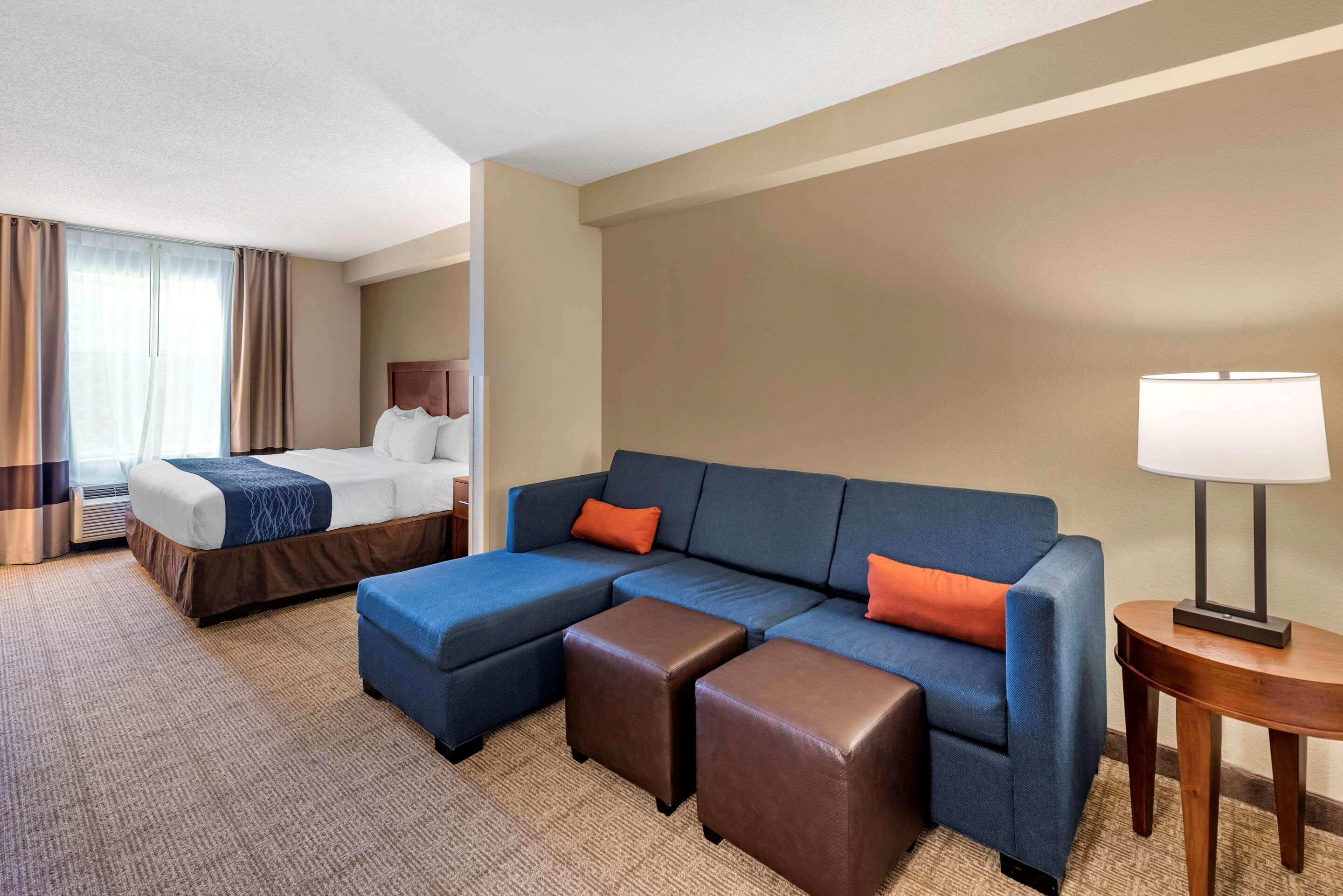 Comfort Inn & Suites Virginia Beach - Norfolk Airport Exterior photo