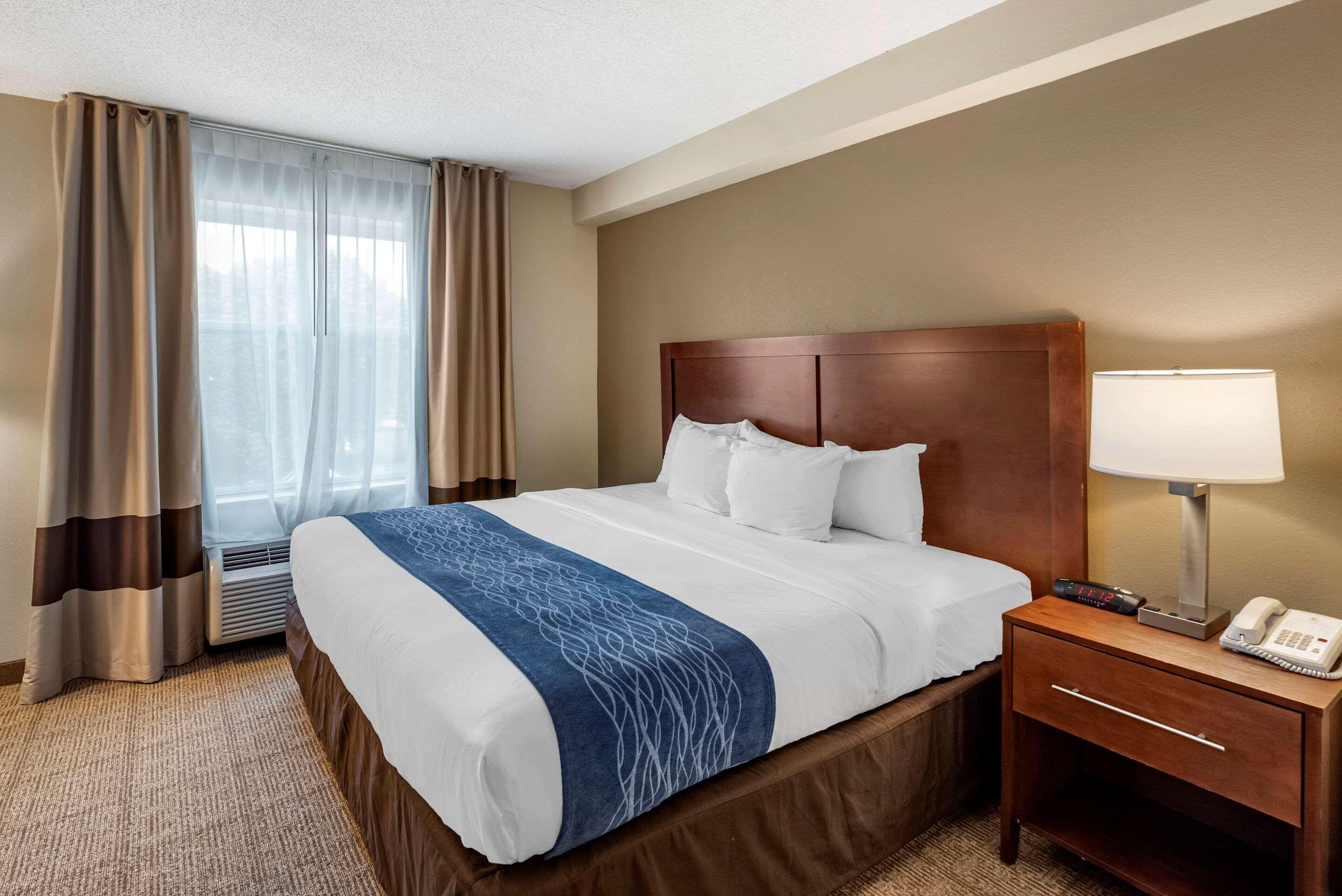 Comfort Inn & Suites Virginia Beach - Norfolk Airport Exterior photo