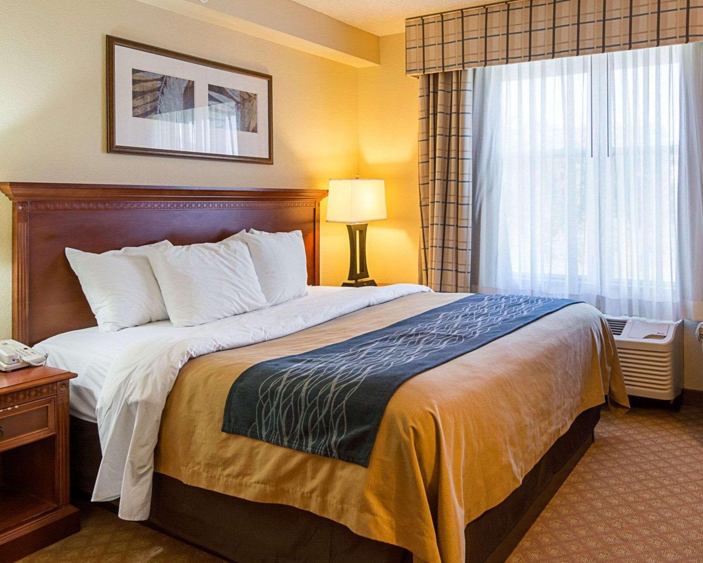 Comfort Inn & Suites Virginia Beach - Norfolk Airport Exterior photo