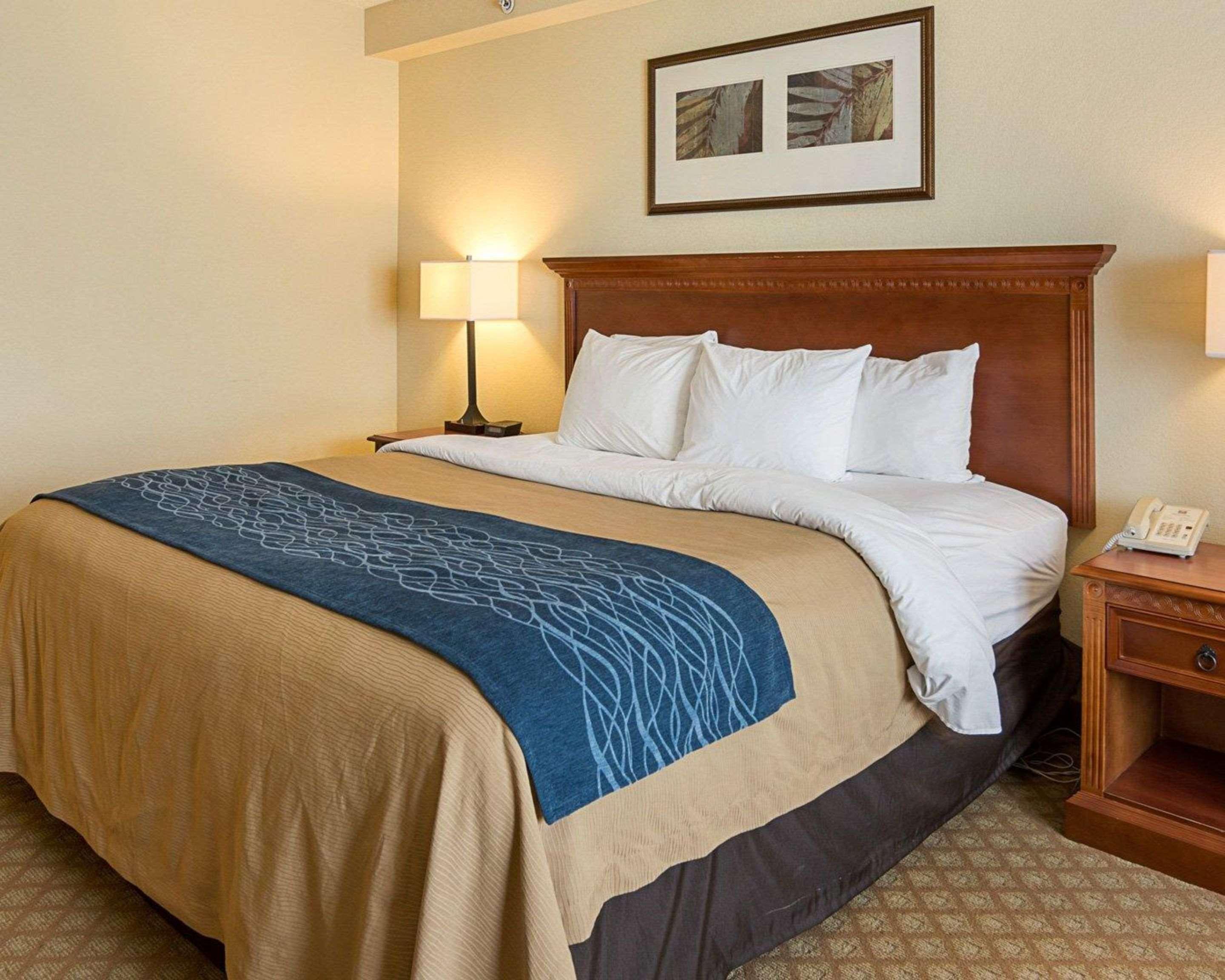 Comfort Inn & Suites Virginia Beach - Norfolk Airport Exterior photo