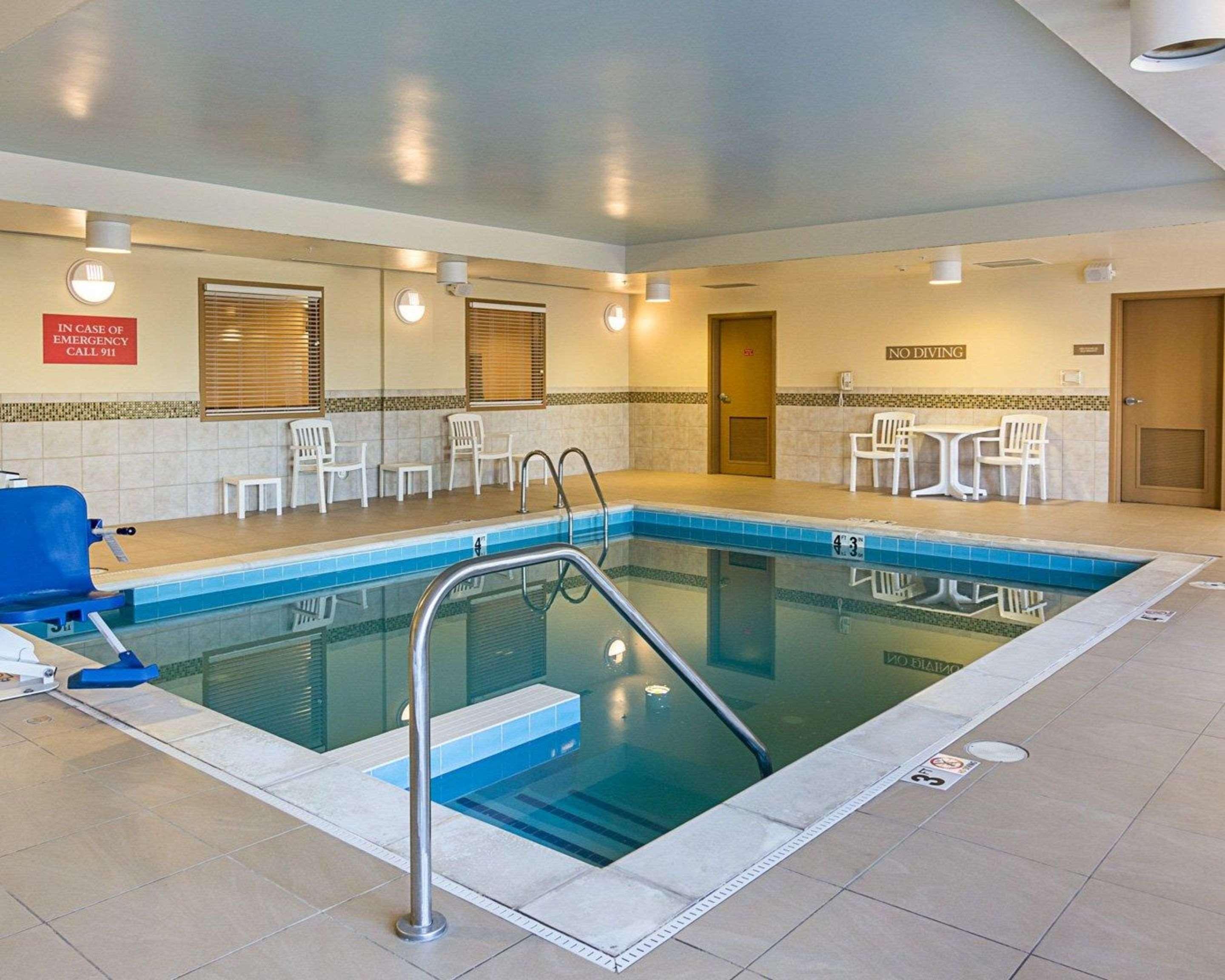 Comfort Inn & Suites Virginia Beach - Norfolk Airport Exterior photo
