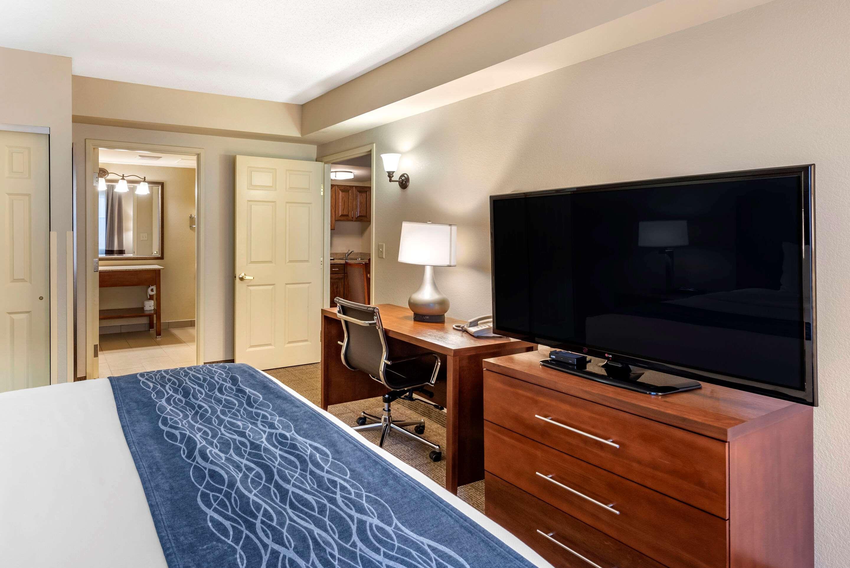 Comfort Inn & Suites Virginia Beach - Norfolk Airport Exterior photo