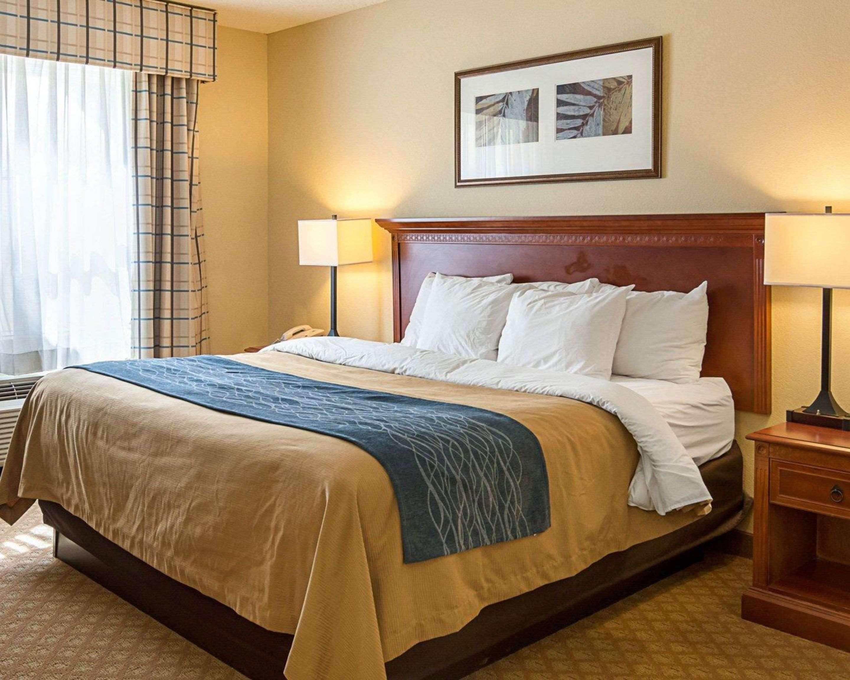 Comfort Inn & Suites Virginia Beach - Norfolk Airport Exterior photo
