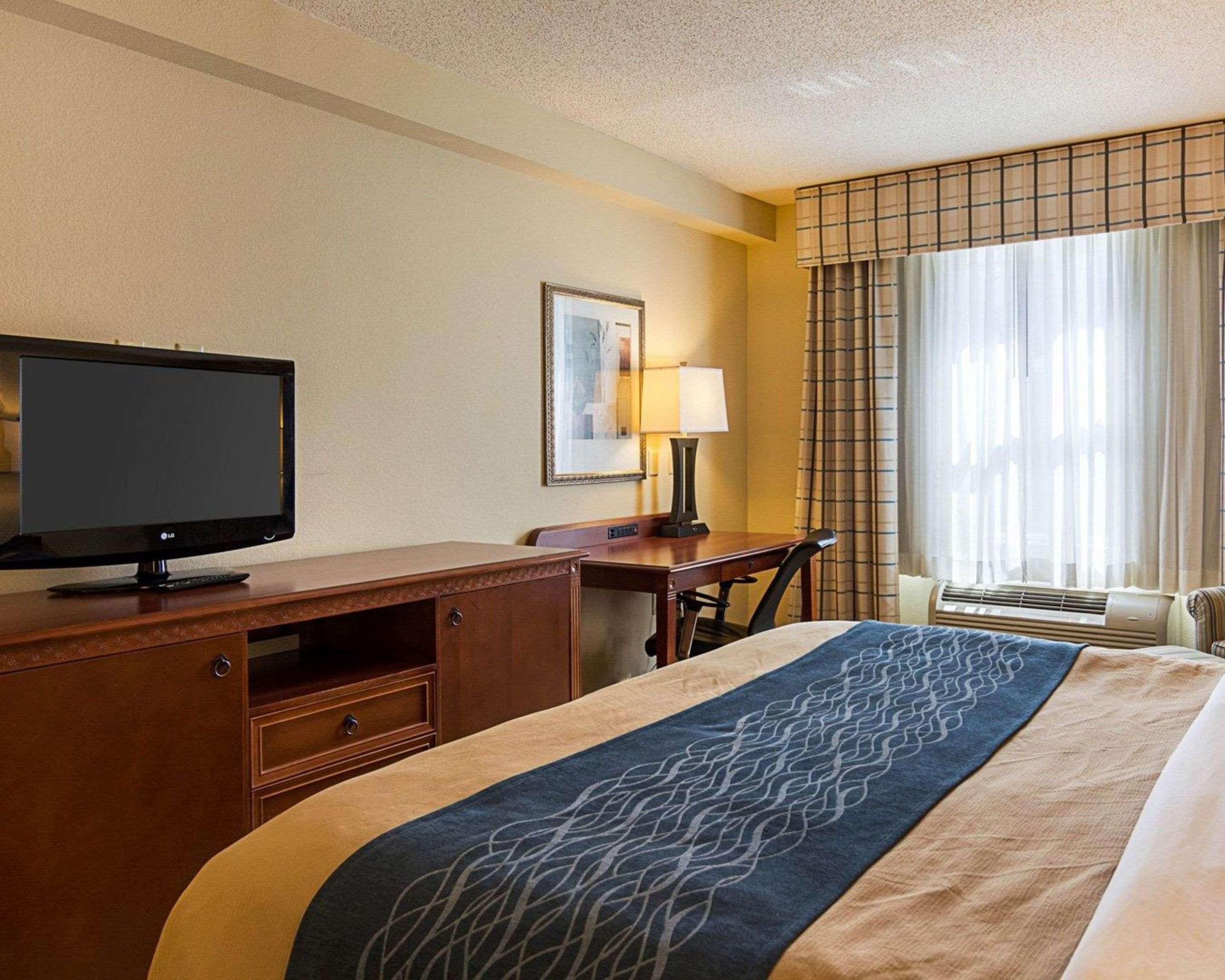 Comfort Inn & Suites Virginia Beach - Norfolk Airport Exterior photo