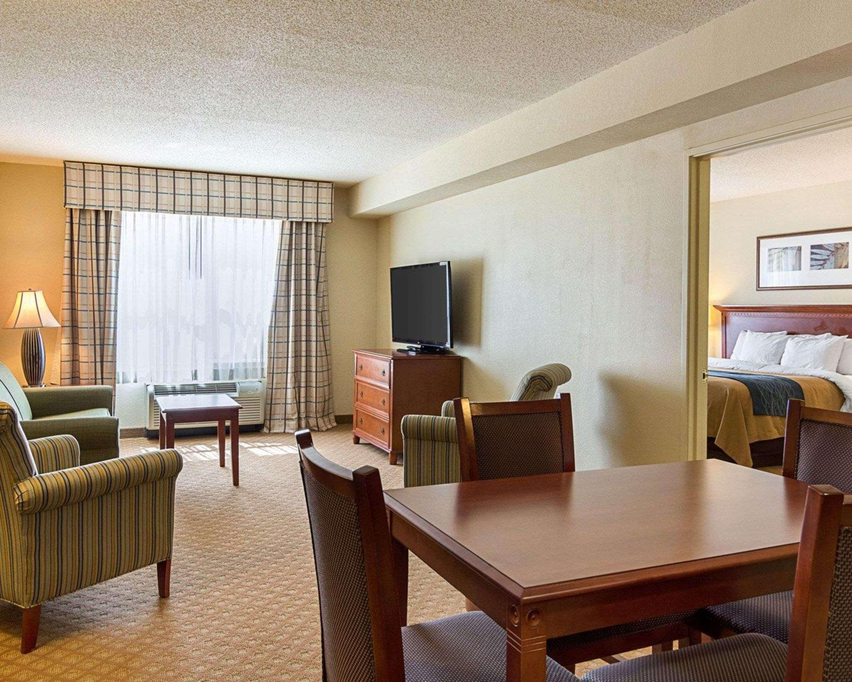 Comfort Inn & Suites Virginia Beach - Norfolk Airport Exterior photo