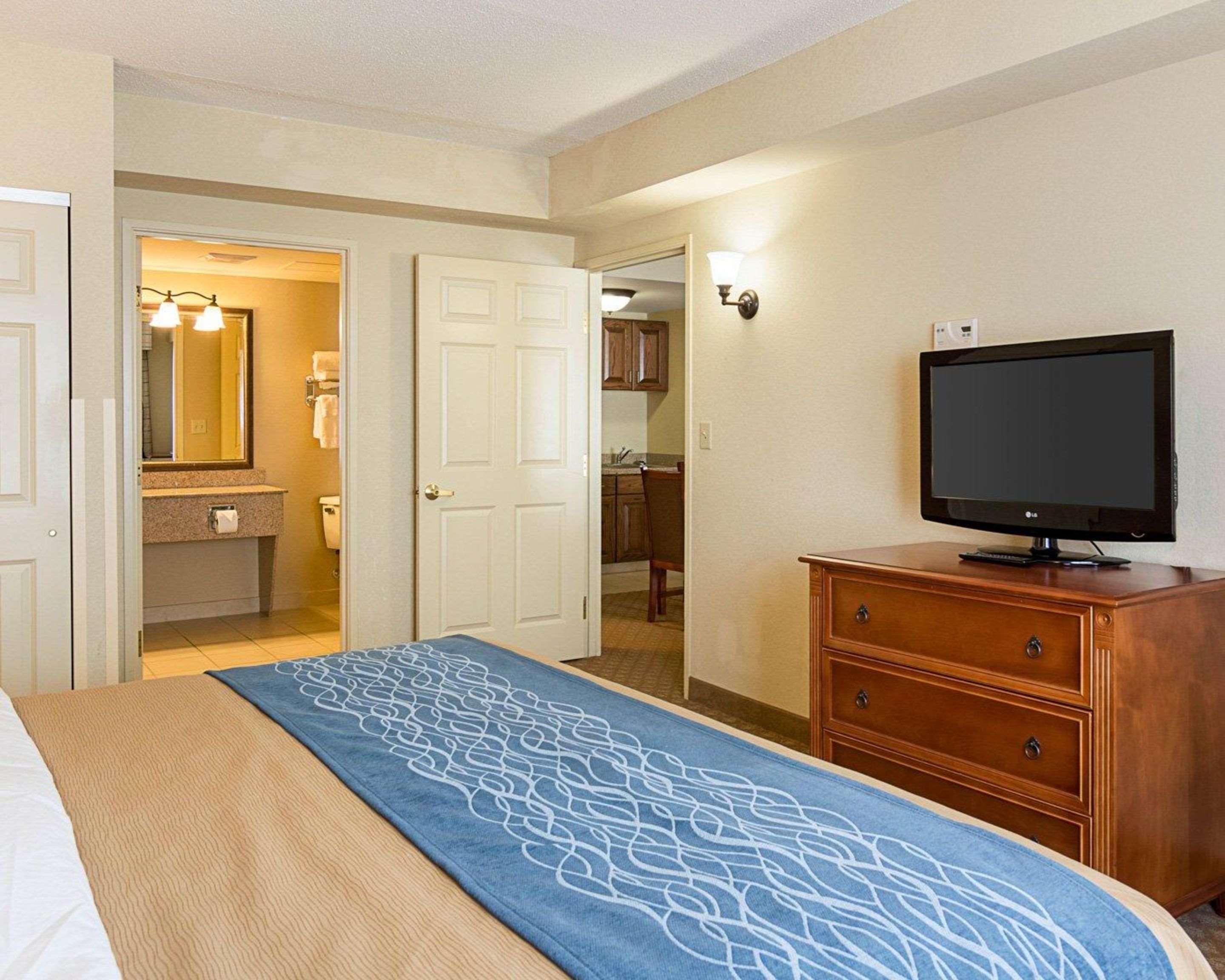 Comfort Inn & Suites Virginia Beach - Norfolk Airport Exterior photo