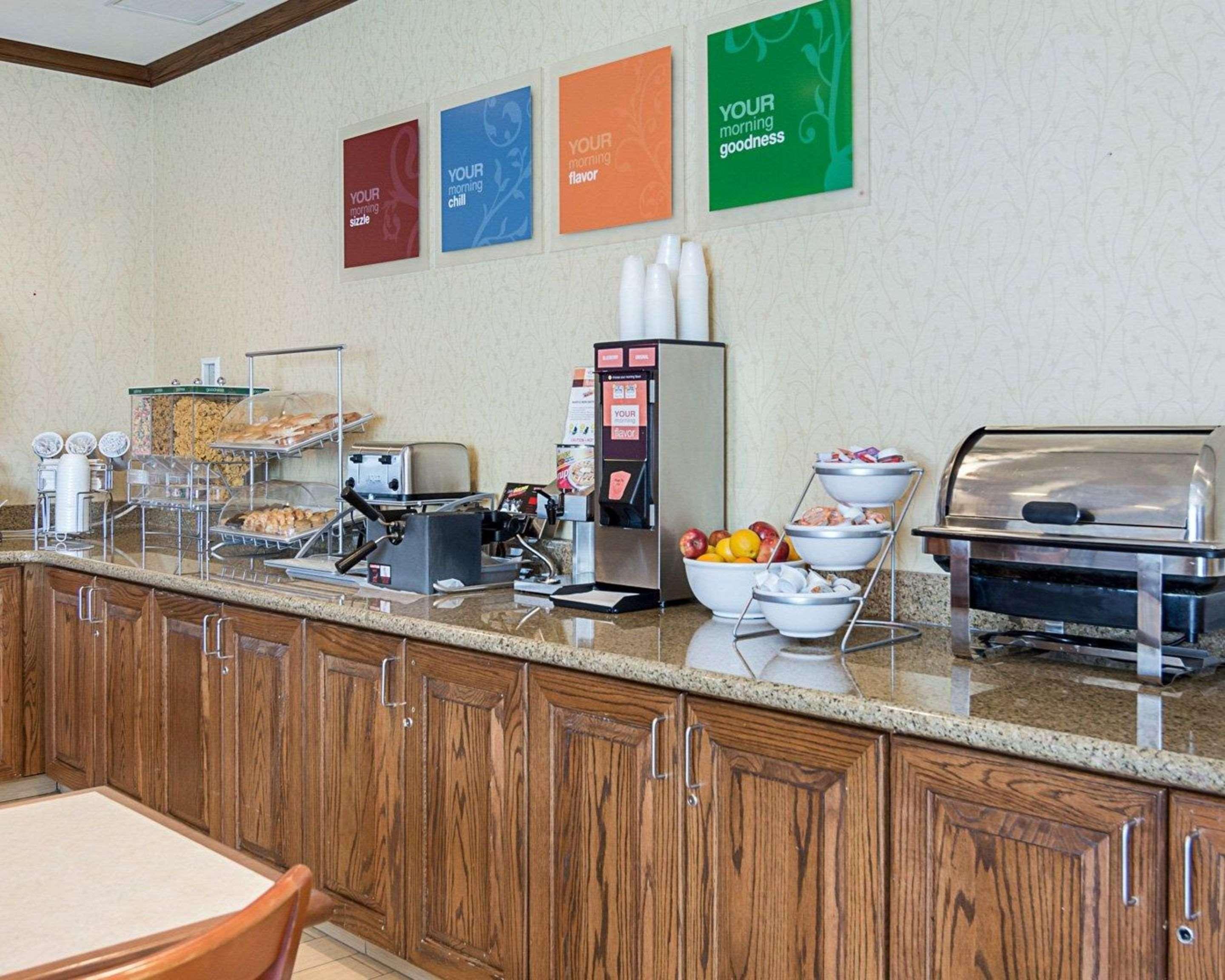 Comfort Inn & Suites Virginia Beach - Norfolk Airport Exterior photo