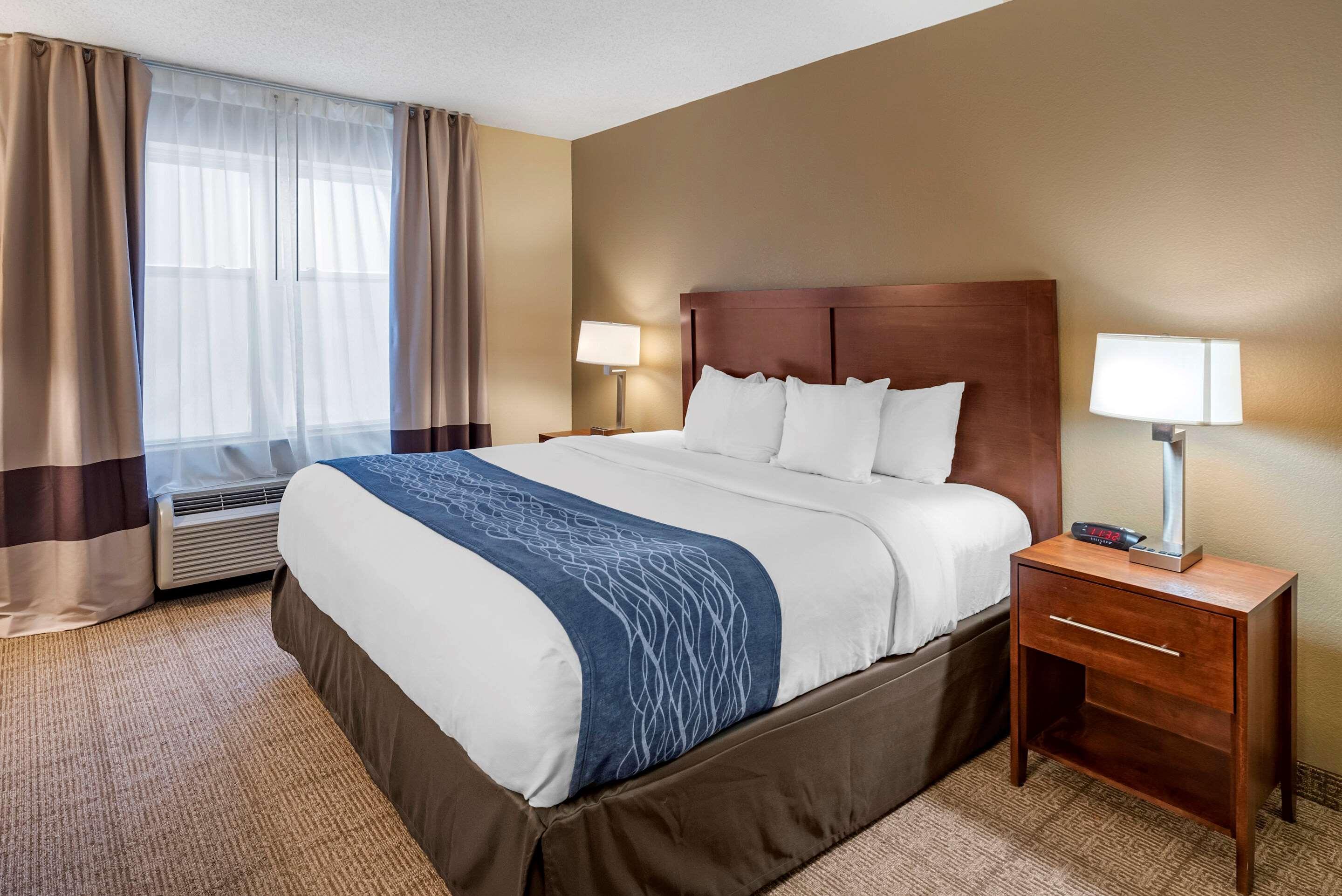 Comfort Inn & Suites Virginia Beach - Norfolk Airport Exterior photo