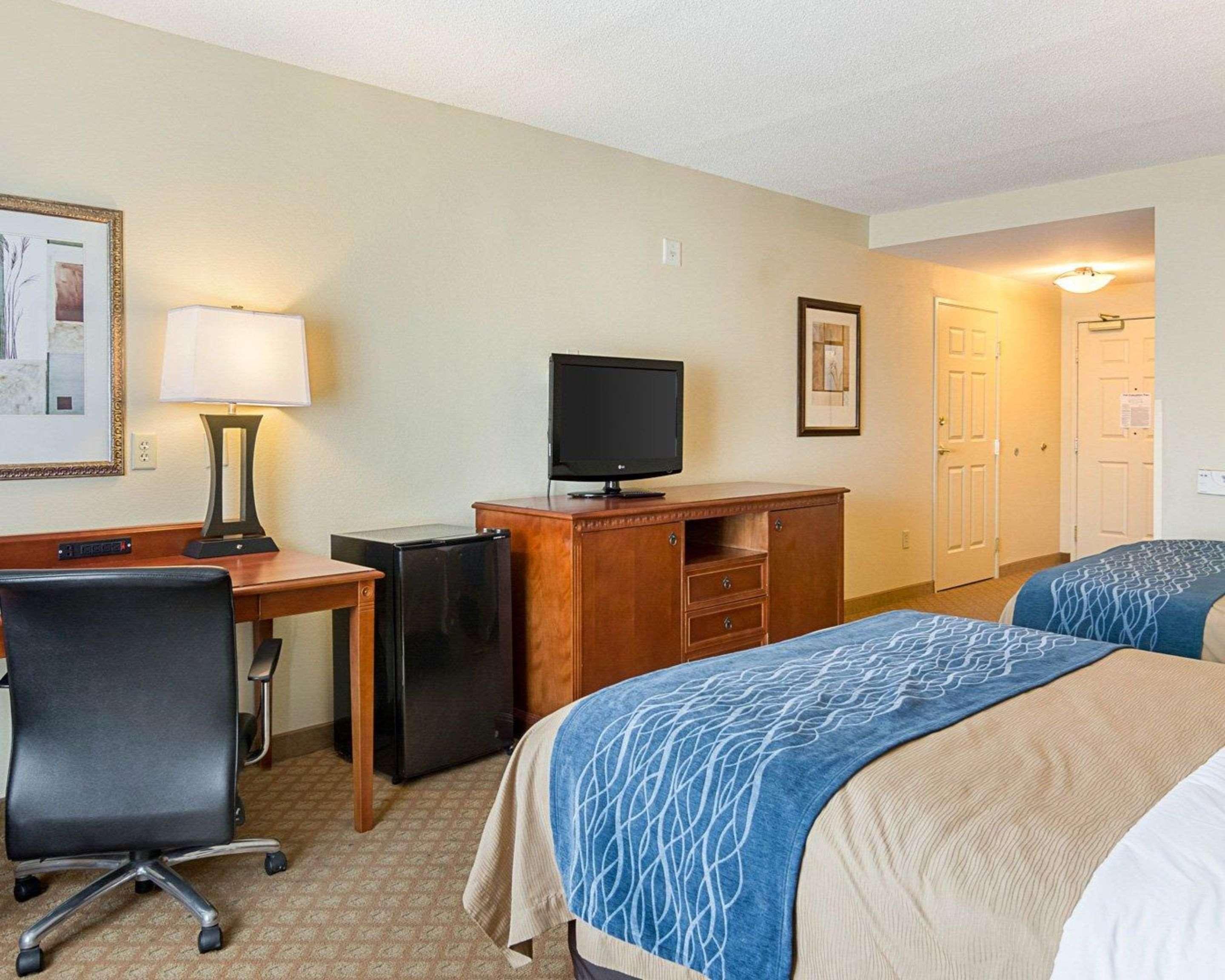 Comfort Inn & Suites Virginia Beach - Norfolk Airport Exterior photo