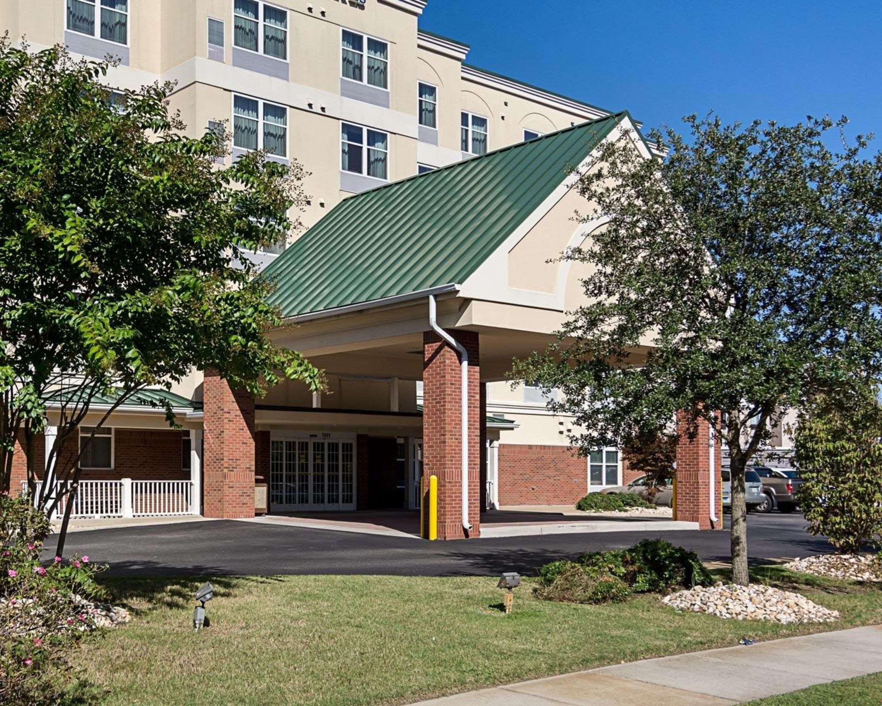 Comfort Inn & Suites Virginia Beach - Norfolk Airport Exterior photo
